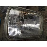 Toyota 4 Runner Right Head Light LN60 08/1984-09/1989