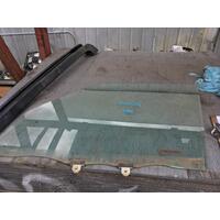 Toyota RAV4 Left Front Door Glass SXA11 07/1994-06/2000