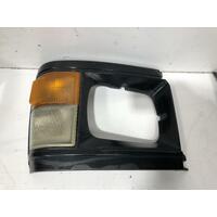 Toyota Hiace Right Head Light Surround with Corner Light YH53 02/1983-10/1989