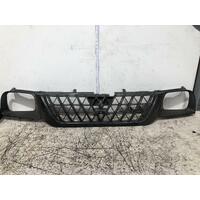 Mitsubishi TRITON Grille MK V6 4WD 06/01-10/04