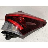 Toyota COROLLA Right Taillight ZRE182 Hatch 03/15-06/18