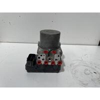 Toyota Kluger ABS Pump / Module GSU40 05/2007-02/2014