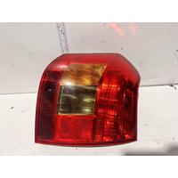 Toyota COROLLA Tail Light Right Rear Hatch ZZE122 12/01-03/04