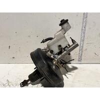 Toyota Hilux Brake Booster with Master Cylinder KUN26 03/2005-07/2011