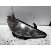 Toyota Tarago Right Head Light ACR30 06/2000-06/2003