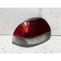 Subaru Outback Right Tail Light B2A 09/1996-10/1998