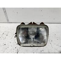 Toyota Hiace Right Head Light LH125 11/1989-09/1998