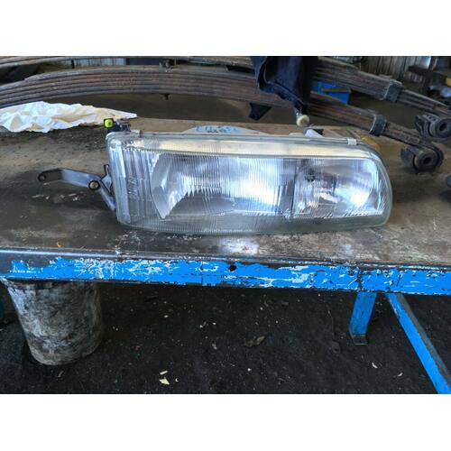 Toyota Tarago Right Head Light TCR10 09/1990-05/2000