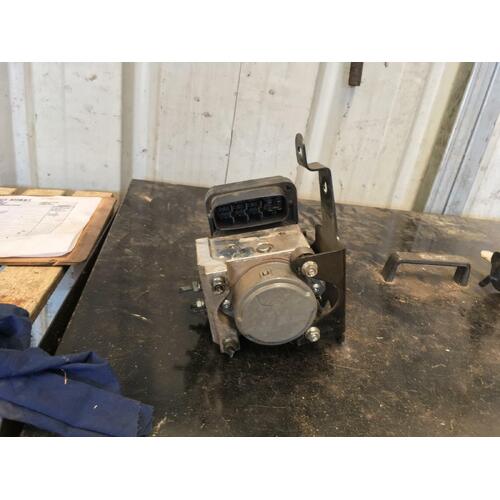 Toyota Hilux ABS Module GGN15 03/2005-08/2015