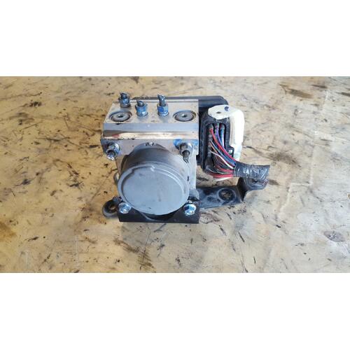 Toyota Hilux ABS Module TGN16 03/2005-08/2015