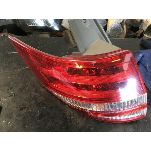 Toyota Tarago Left Tail Light ACR50 03/2006-12/2008