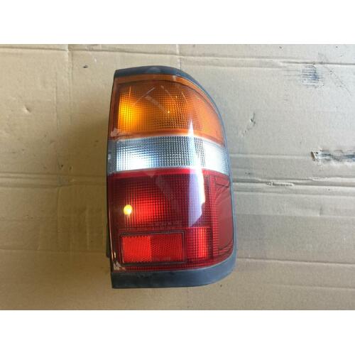 Nissan Pathfinder Right Tail Light R50 11/1995-12/1998