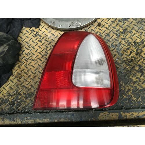 Daewoo Nubira Right Tail Light 07/1997-10/1999