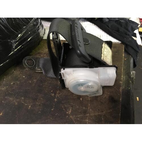 Toyota Corolla Right Rear Seatbelt ZZE122 12/2001-06/2007