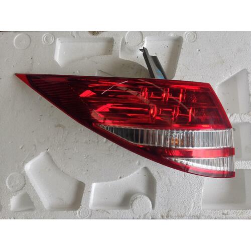 Toyota Tarago Left Tail Light ACR50 03/2006-12/2008