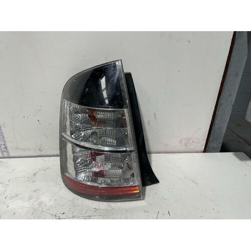 Toyota Prius Left Tail Light NHW20 11/2005-04/2009