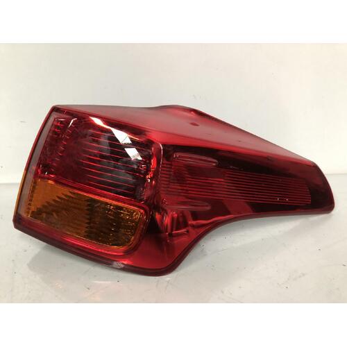 Toyota RAV4 Right Tail Light ALA49 02/2013-09/2015