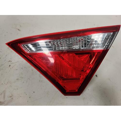 Toyota Camry Right Bootlid Light AVV50 05/2015-10/2017