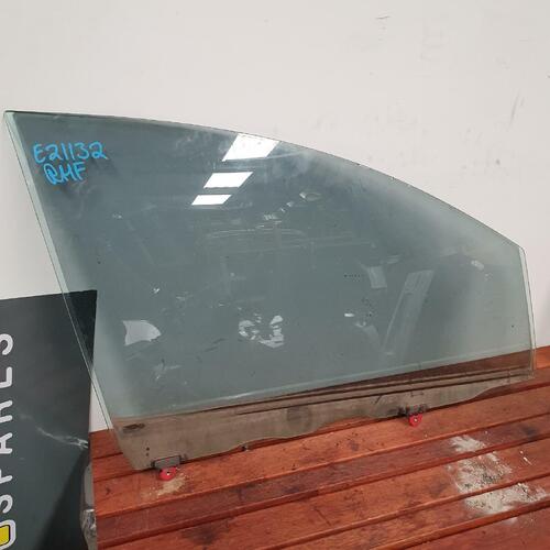 Toyota Avensis Right Front Door Glass ACM20 12/2001-12/2010