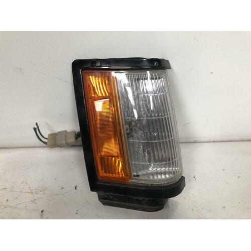 Toyota CORONA Right Corner Light ST121 08/83-12/87