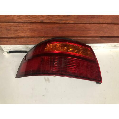 Toyota AVALON Left Tail Light MCX10 07/00-09/03 GRANDE