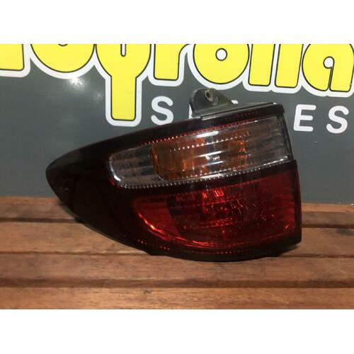 Toyota TARAGO Left Tail Light ACR30 06/00-06/03