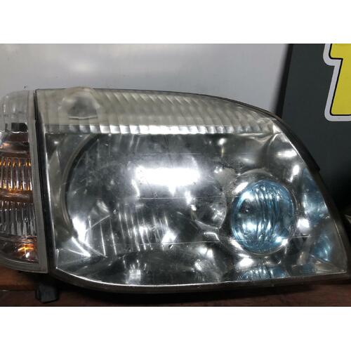 Nissan XTRAIL Right Head Light T30 10/01-09/07