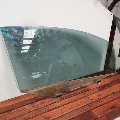 Toyota YARIS Right Front Door Glass NCP90 3DR Hatch 10/05-10/11