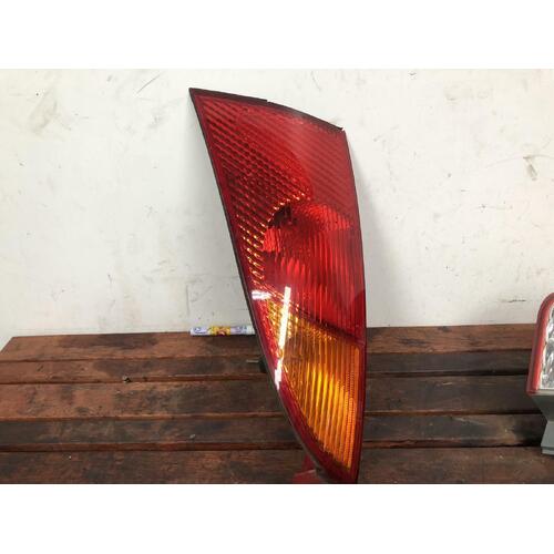 Ford FOCUS Left Tail Light LR Hatch 01/01-06/05