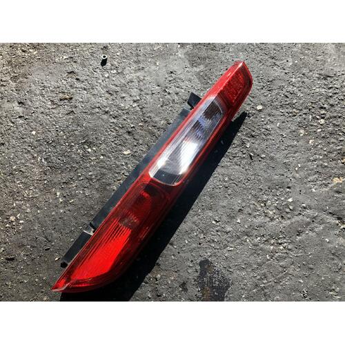 Ford FOCUS Right Tail Light LT Hatch 05/07-04/09