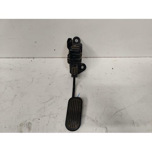 Toyota Hilux Accelerator Pedal TGN16 03/05-08/15