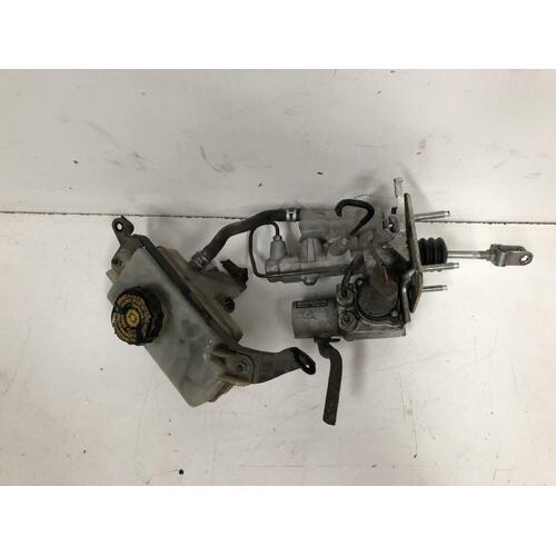 Toyota Camry Brake Master Cylinder with Reservoir AHV40 10/2009-11/2011