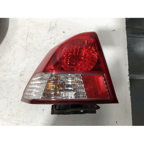 Honda CIVIC Left Tail Light 7TH GEN Sedan 10/03-12/05