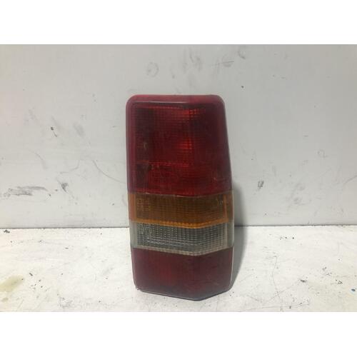 Landrover DISCOVERY Right Tail Light 04/94-02/99