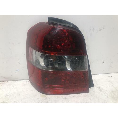 Toyota KLUGER Left Tail Light MCU28 01/01-04/07 