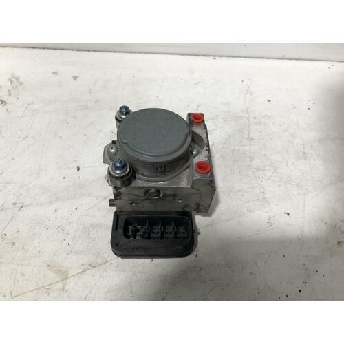 Toyota HILUX ABS Module 03/05-08/15