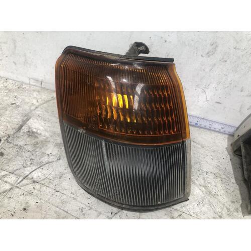 Mitsubishi Pajero Right Corner Light NH 05/1991-02/1998