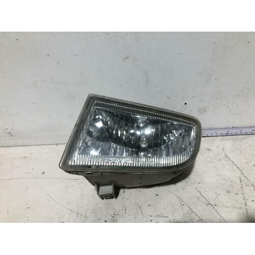 Toyota ESTIMA Left Fog Light XR30/XR40 Bumper Fog Lamp 00-03