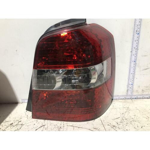 Toyota KLUGER Right Taillight MCU28 01/01-05/07 