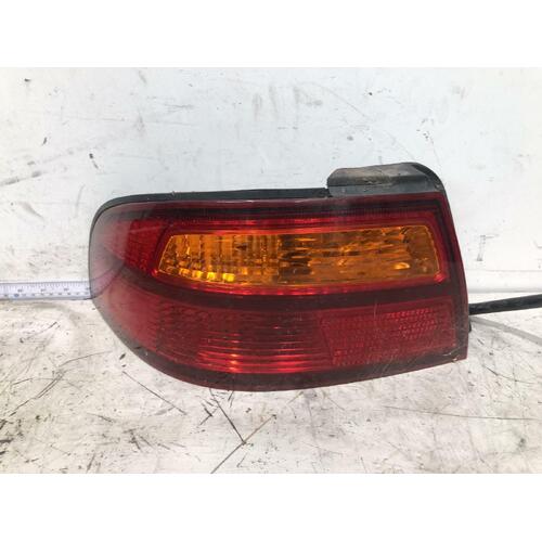 Toyota AVALON Left Taillight MCX10 07/00-09/03 