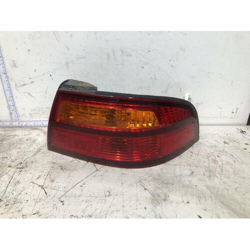 Toyota AVALON Right Taillight MCX10 07/00-09/03