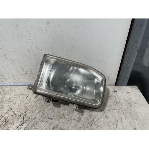 Nissan Pathfinder Right Head Light R50 02/99-06/05