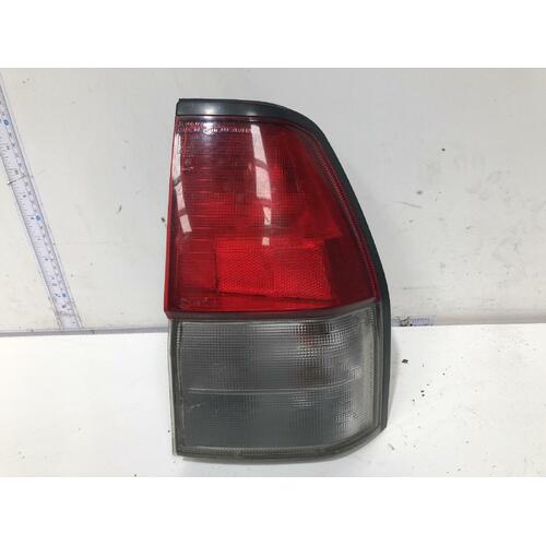 Mitsubishi MAGNA Right Taillight TE-TW Wagon 03/97-08/05