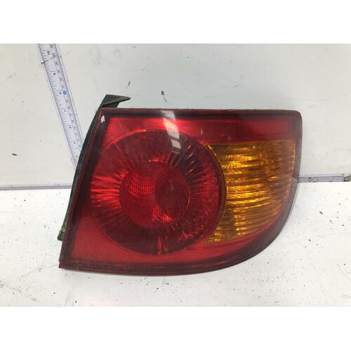 Hyundai ELANTRA Right Taillight XD Hatch 11/00-09/03