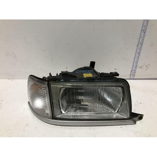 Audi 80 Right Headlight & Corner Light 08/92-12/99