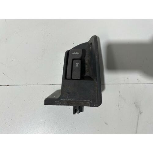 Toyota Camry Fuel Door / Boot Release Switch SXV10 02/1993-06/1997