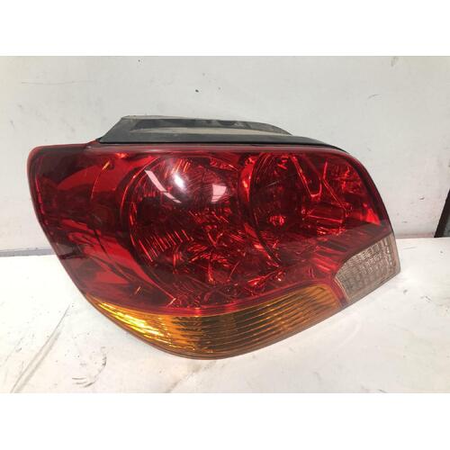 Mitsubishi OUTLANDER Left Taillight ZE 12/02-07/04