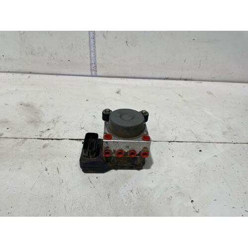 Toyota Yaris ABS Pump / Module NCP90 08/2008-07/2011