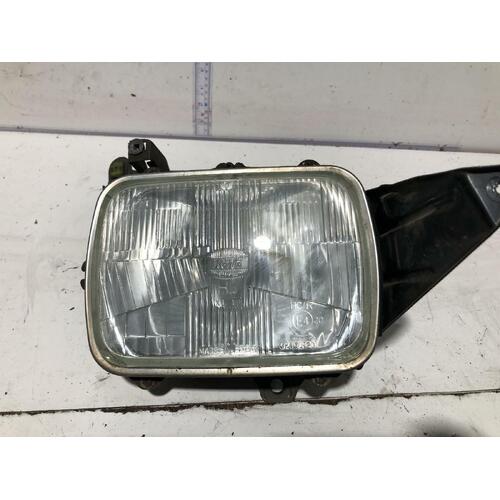 Toyota HIACE Right Headlight RZH113 10/98-12/04