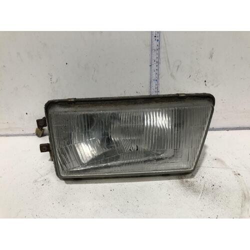 Toyota TARAGO Right Headlight YR20 02/83-10/85